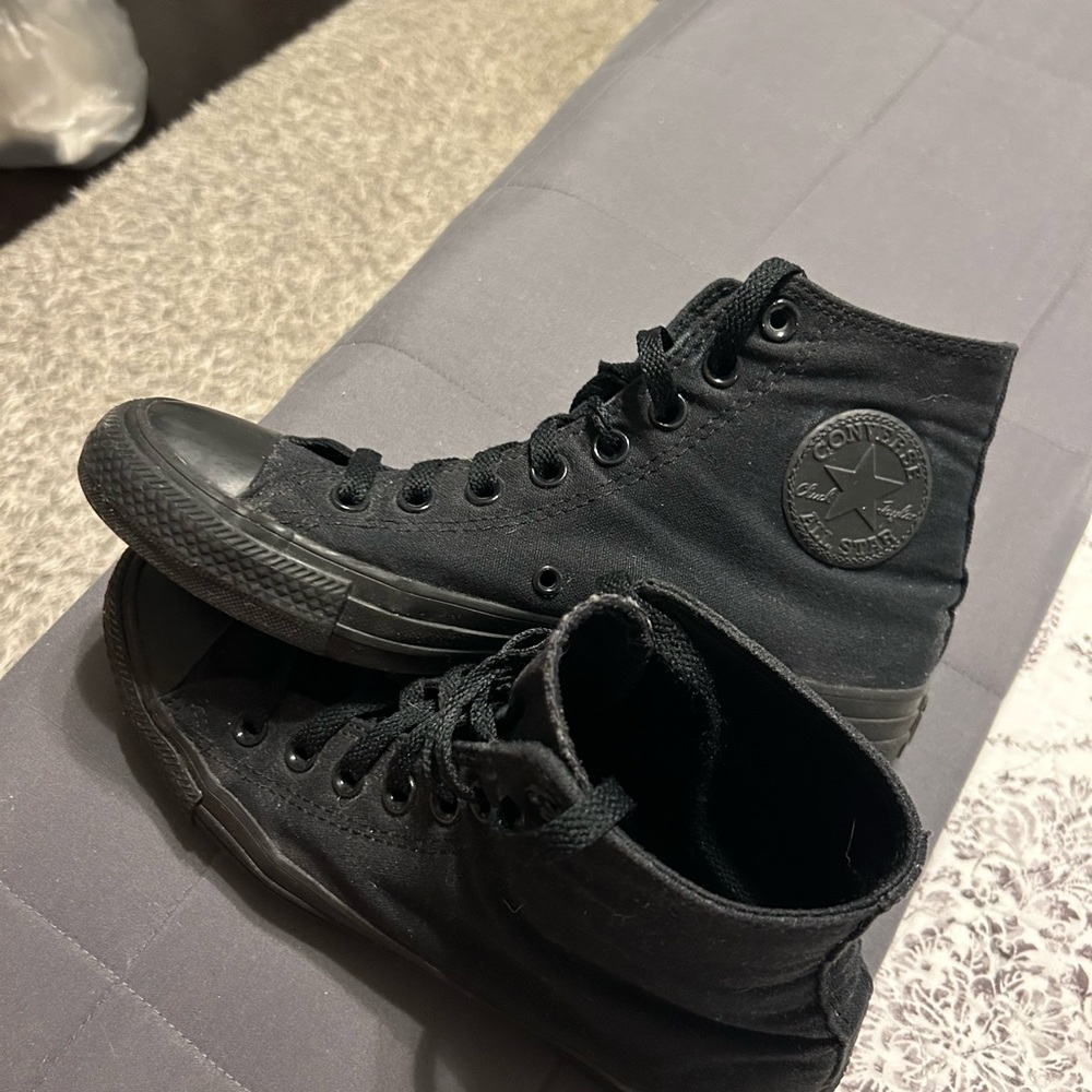 Converse Black High-Top Sneakers Iconic Canvas Design